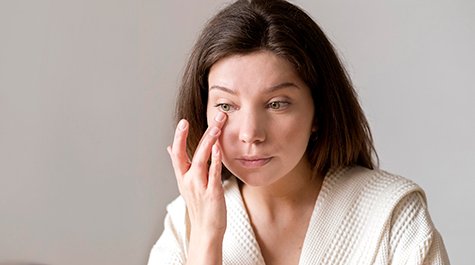 Ako efektívne bojovať s vráskami okolo očí a medzi obočím