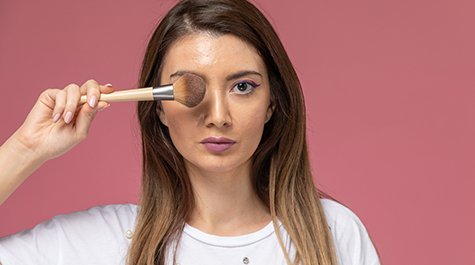 Ako vybrať správny make-up a trafiť odtieň aj cez internet
