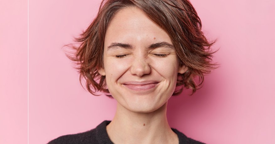 Ako sa zbaviť začervenania tváre: Príčiny, riešenia a tipy - Hero