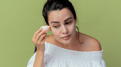 Ako vybrať najlepší make-up na akné?