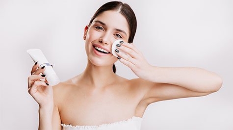 Ako správne čistiť pleť pre zdravý a žiarivý vzhľad