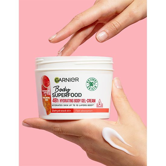 Garnier Body Superfood Watermelon v rukách