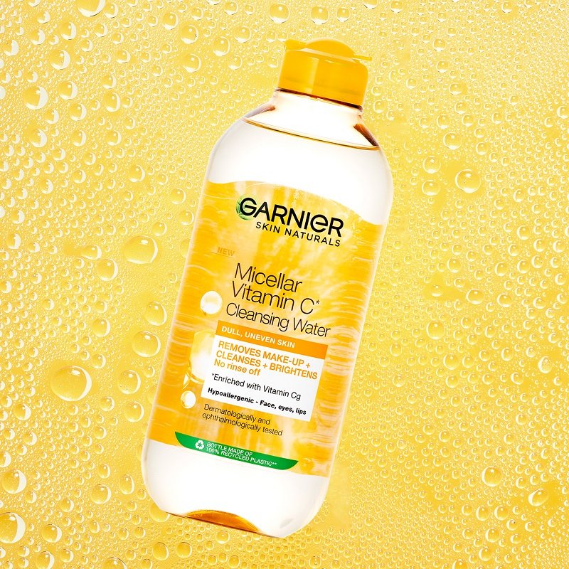 Micellar Vitamin C na žlutom podklade